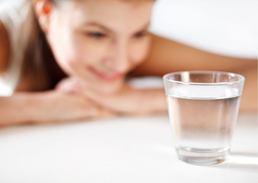bere a stomaco vuoto | Acqua minerale naturale Sorgesana